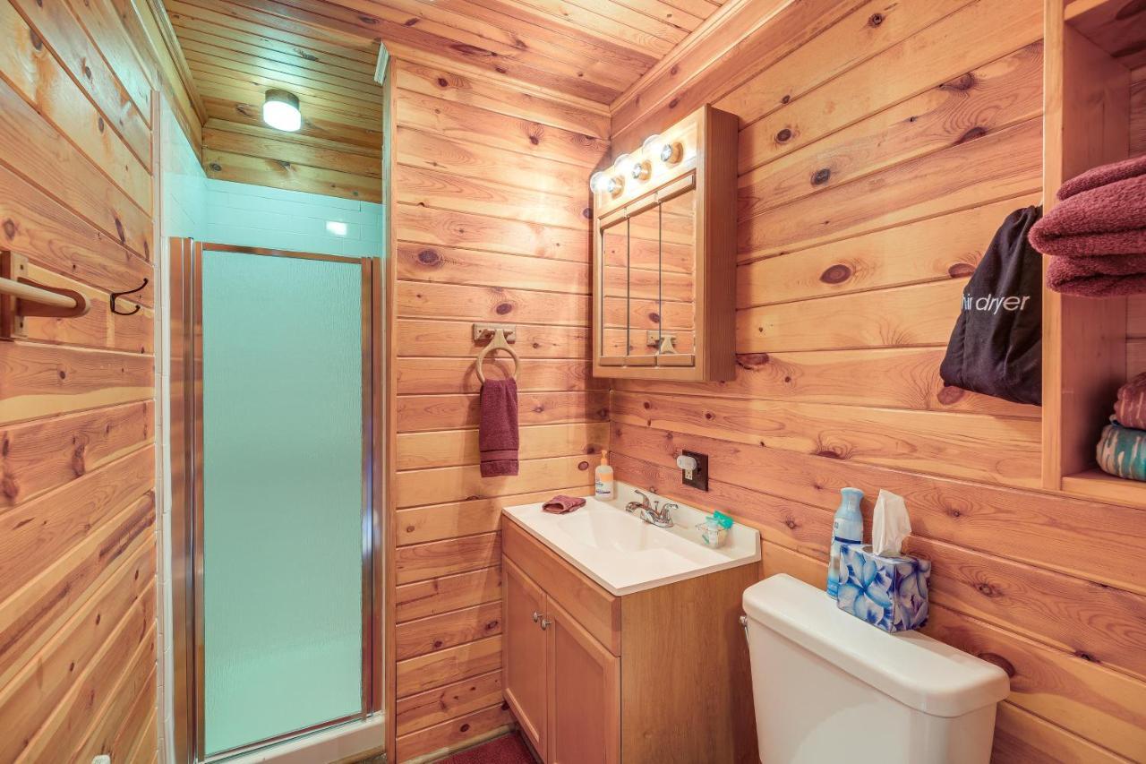 Blue Ridge Mountain Cabin With Views And Hot Tub Sparta Kültér fotó