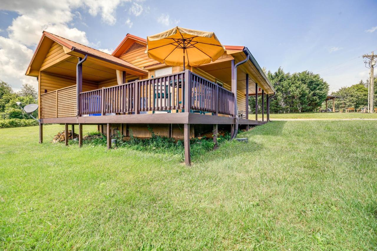Blue Ridge Mountain Cabin With Views And Hot Tub Sparta Kültér fotó